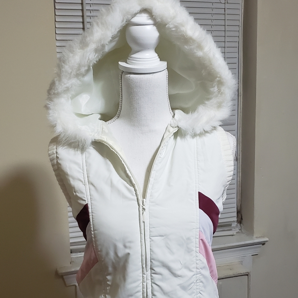 Sleeveless hooded jacket